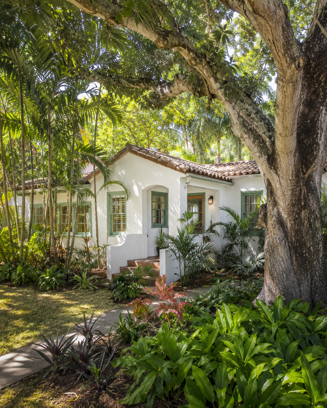 Charming bungalow among lush tropical fruit trees in the Mango Groves neighborhood, Lake Worth Beach