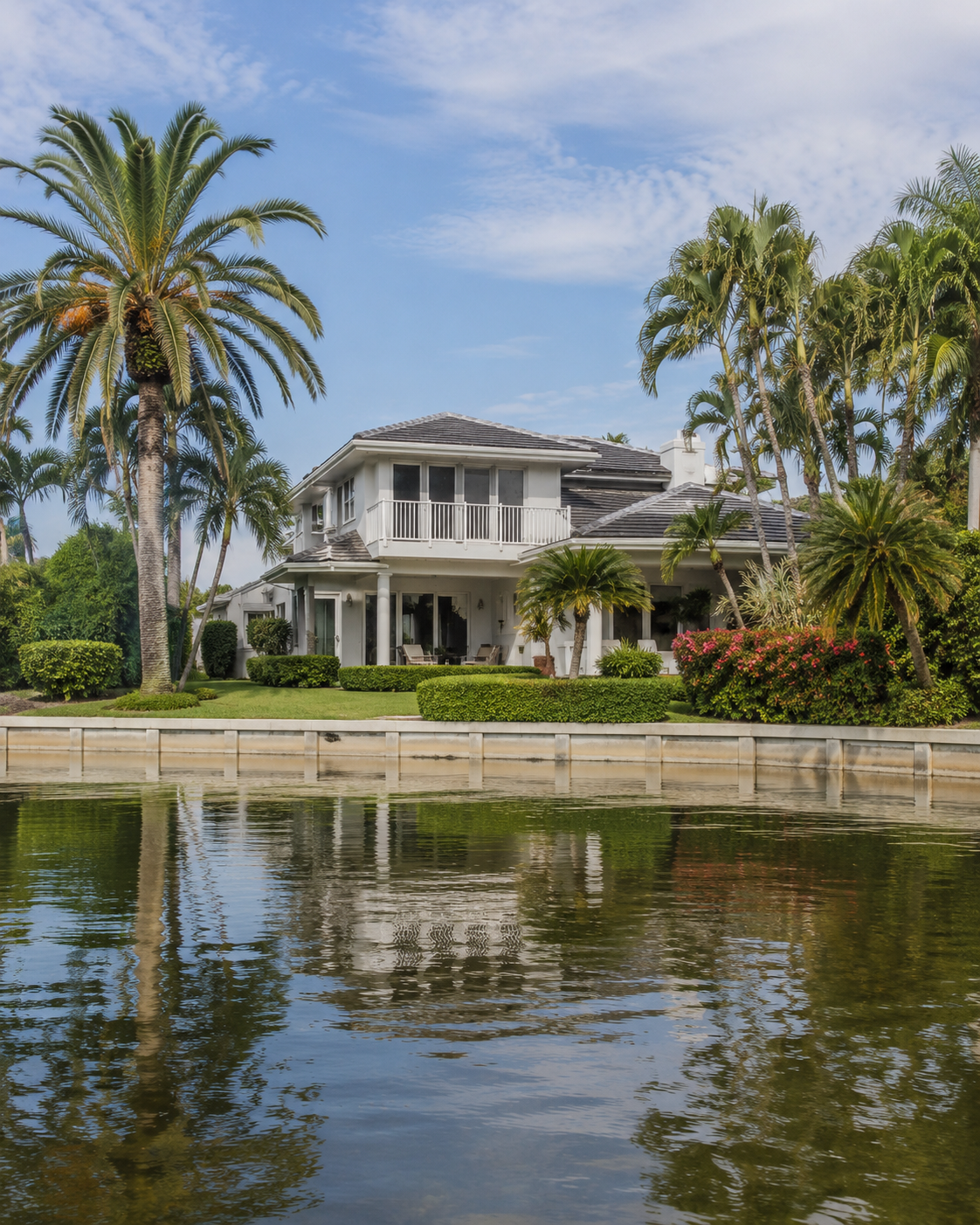 Lush home near a calm lagoon in the Parrot Cove neighborhood, Lake Worth Beach